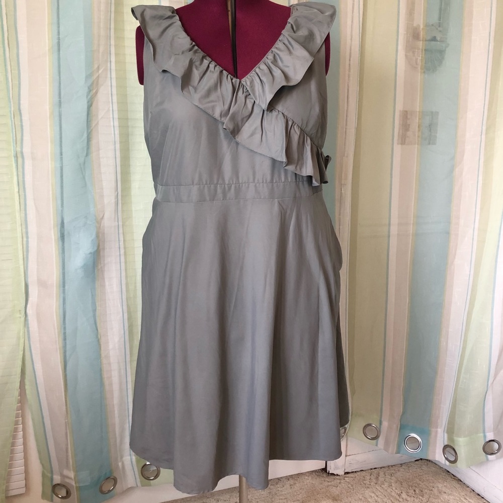 Tevolio gray sheath with ruffles!  Sz 22